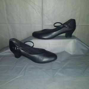 Black leather t strap mary jane kitten heels